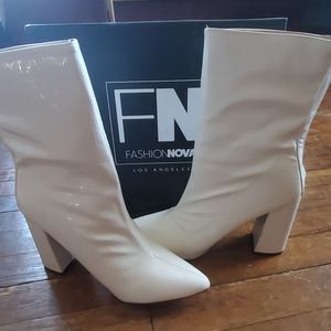 BNWT Fashion Nova boots
